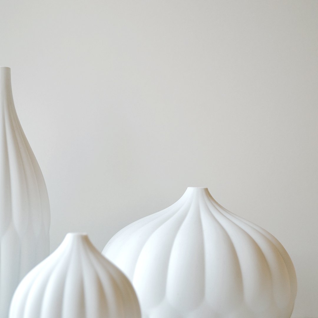 Strukturierte Porzellanvase in Mattweiss, Ø 17 cm