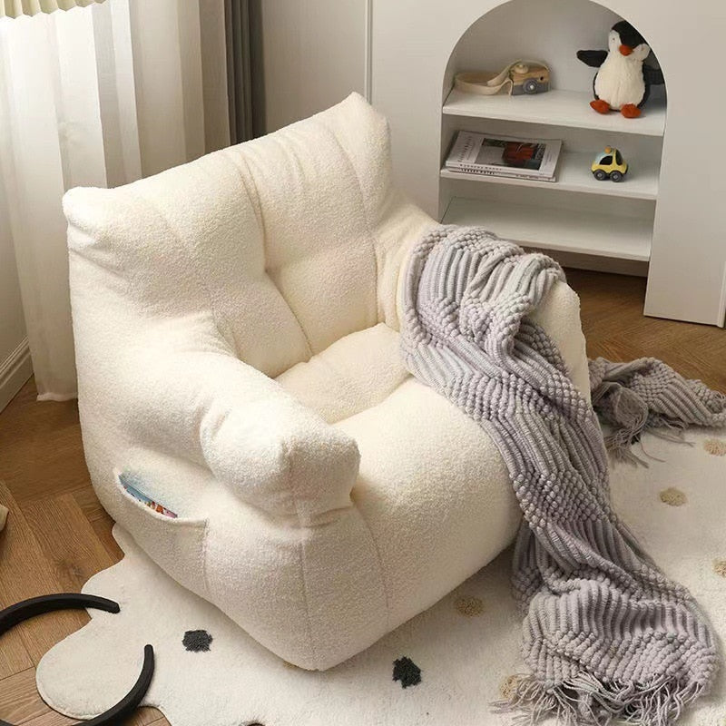 Kinder-Sofa im Cartoon-Stil zum Lesen und Entspannen