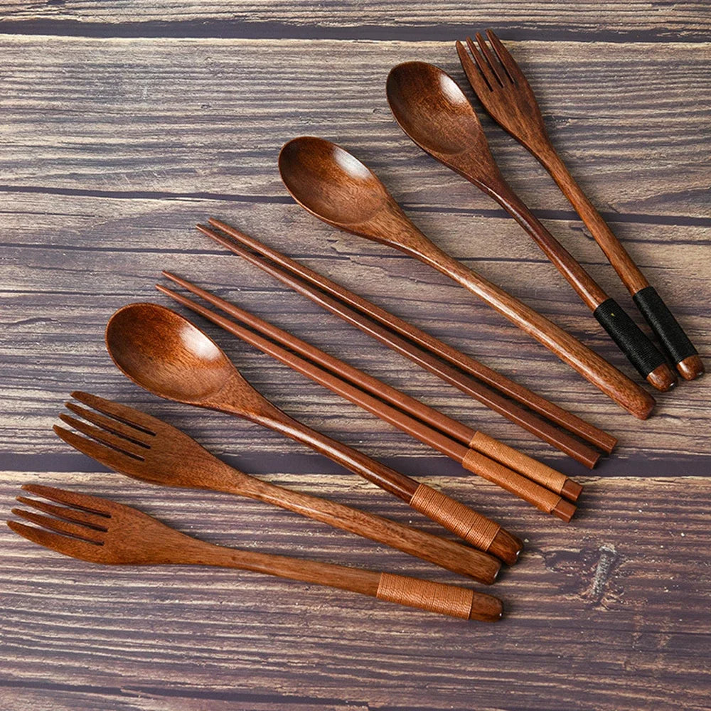 Holzbesteck-Set mit Löffel, Gabel und Essstäbchen