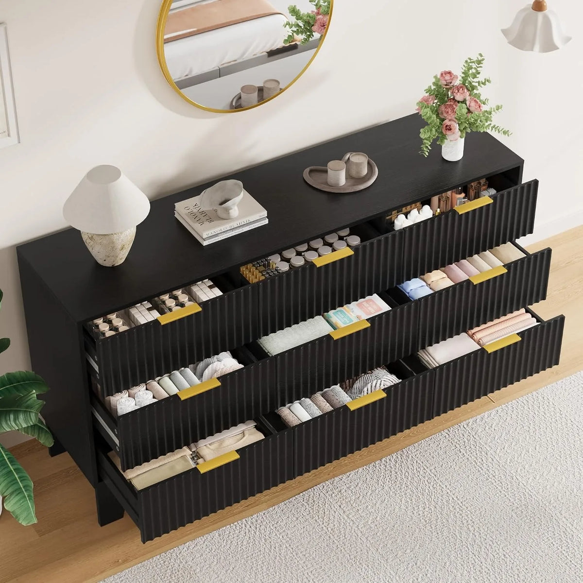 Kommode mit 9 Schubladen und geriffelter Front, 150 cm