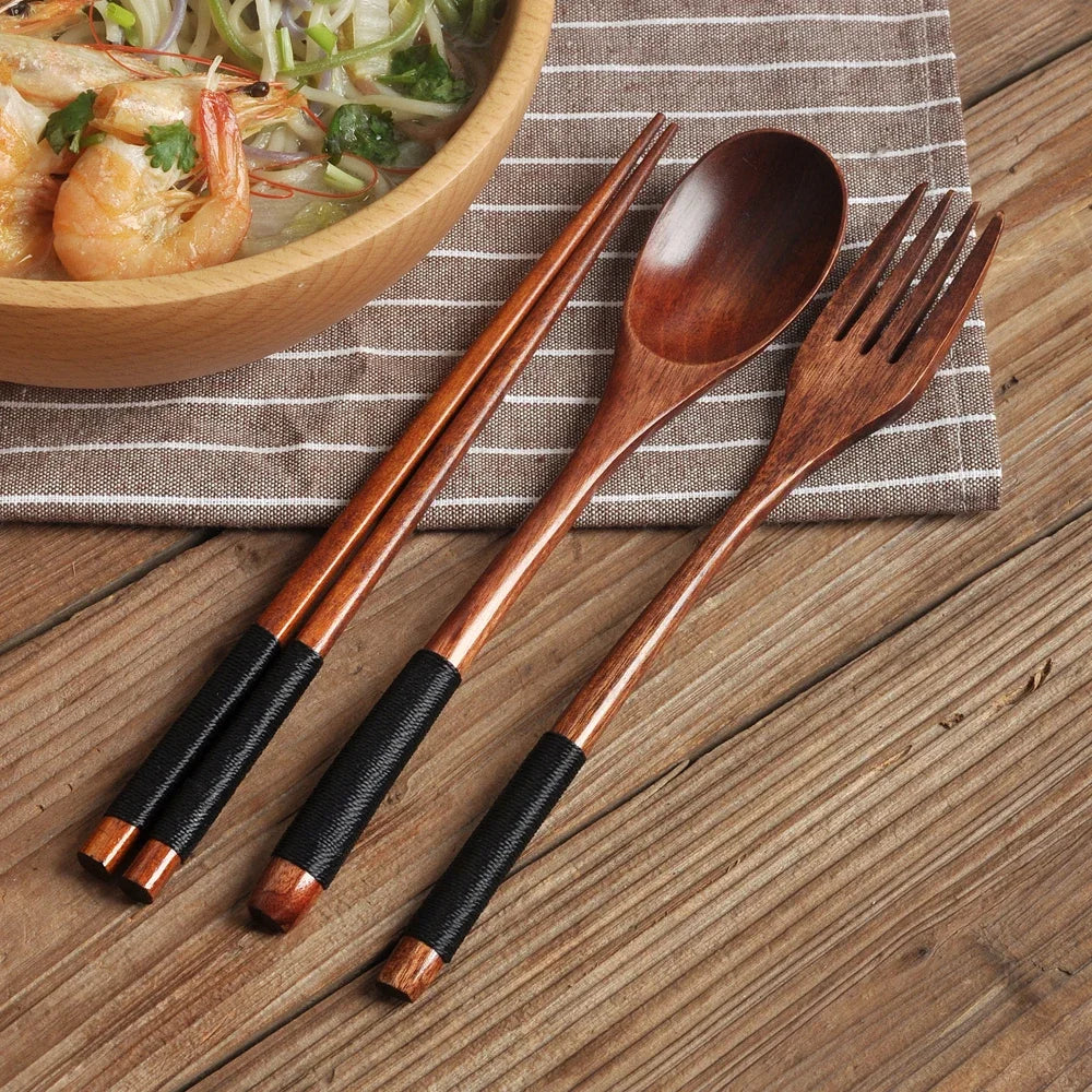 Holzbesteck-Set mit Löffel, Gabel und Essstäbchen